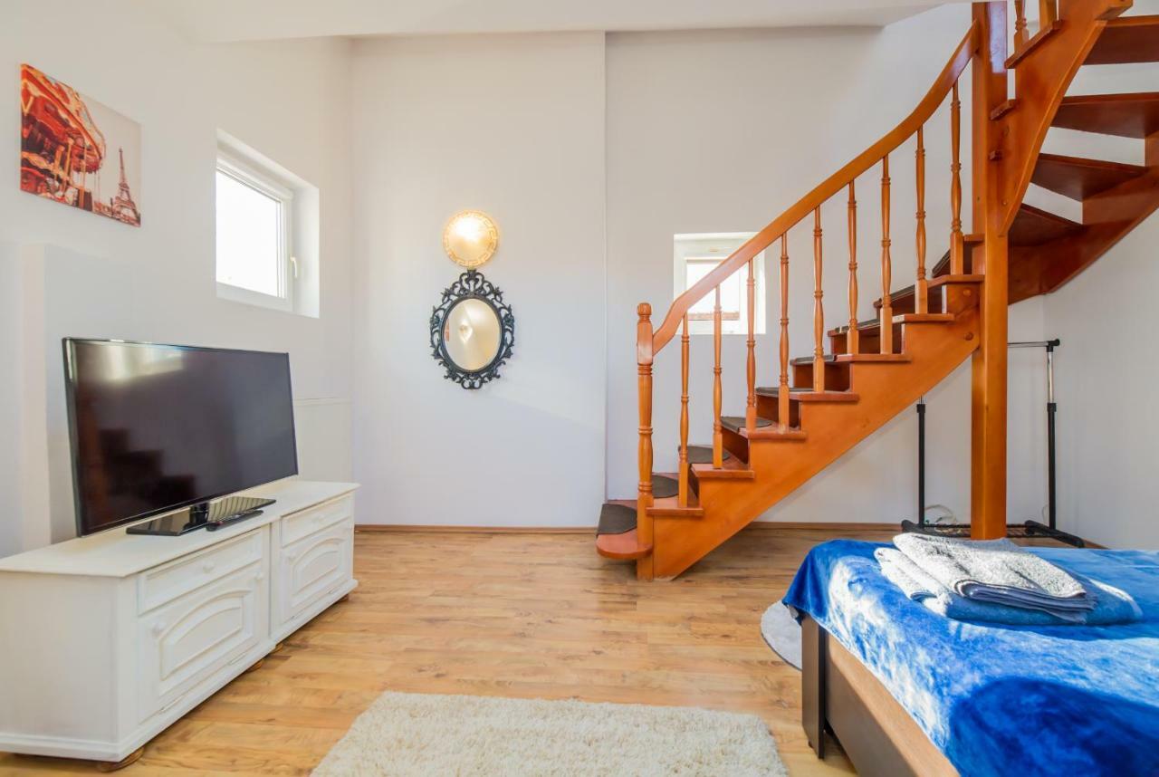 Rooftop Central Apartment Brasov Exterior photo